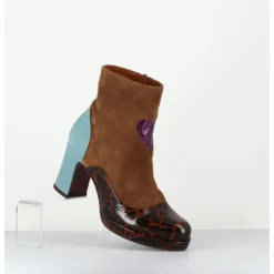 Online CHIE MIHARA Boots à talon en daim camel & coeur violet - DANLOV FIAT CASTANO