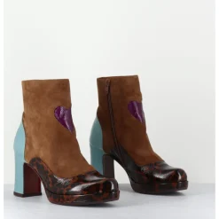 Online CHIE MIHARA Boots à talon en daim camel & coeur violet - DANLOV FIAT CASTANO