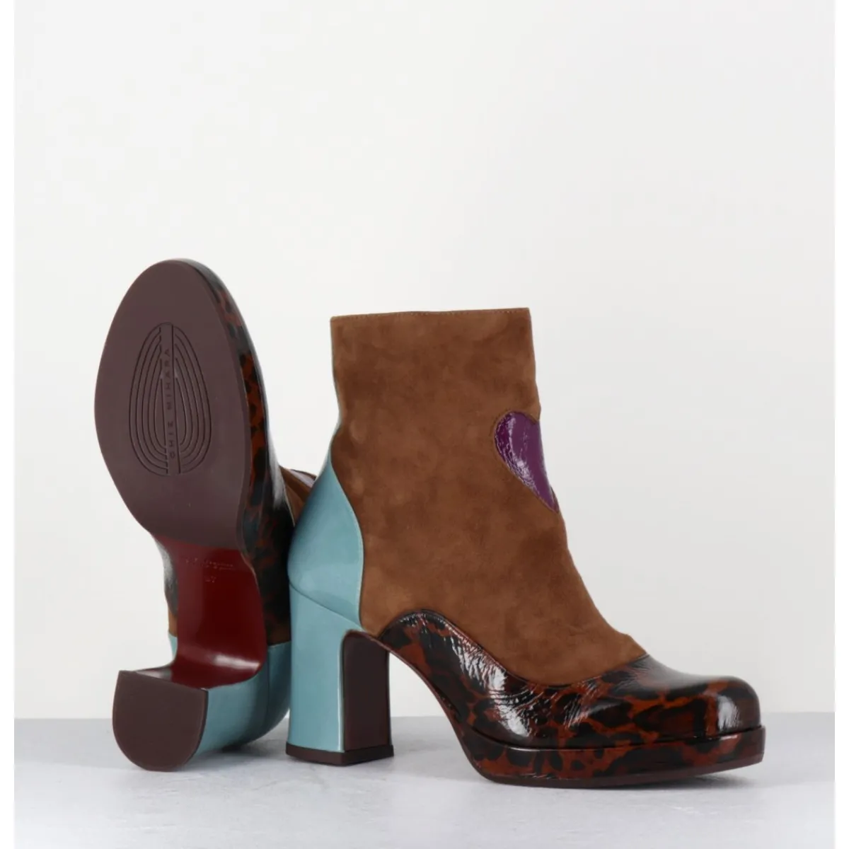 Online CHIE MIHARA Boots à talon en daim camel & coeur violet - DANLOV FIAT CASTANO