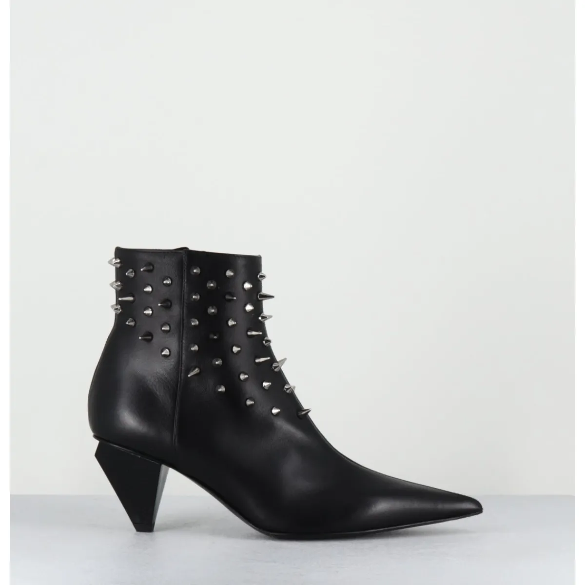 Outlet AGL Boots bout pointu en cuir à clous - KNIFE STUDS NERO NOIR