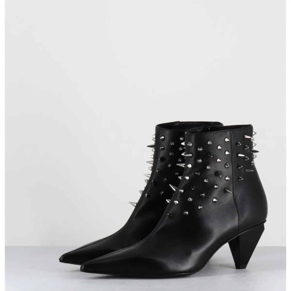 Outlet AGL Boots bout pointu en cuir à clous - KNIFE STUDS NERO NOIR