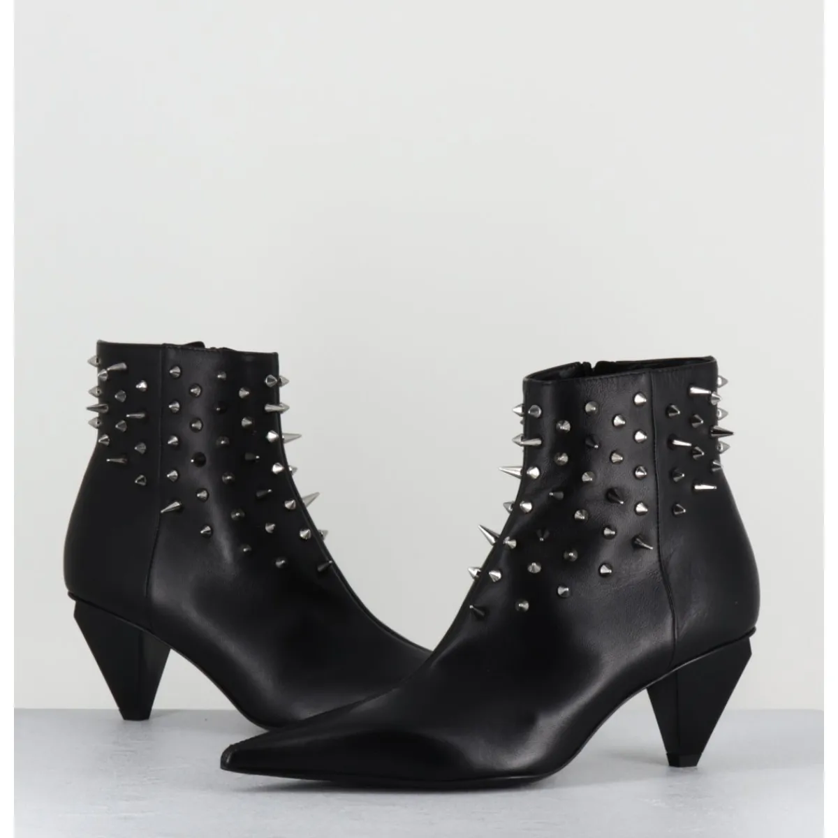 Outlet AGL Boots bout pointu en cuir à clous - KNIFE STUDS NERO NOIR