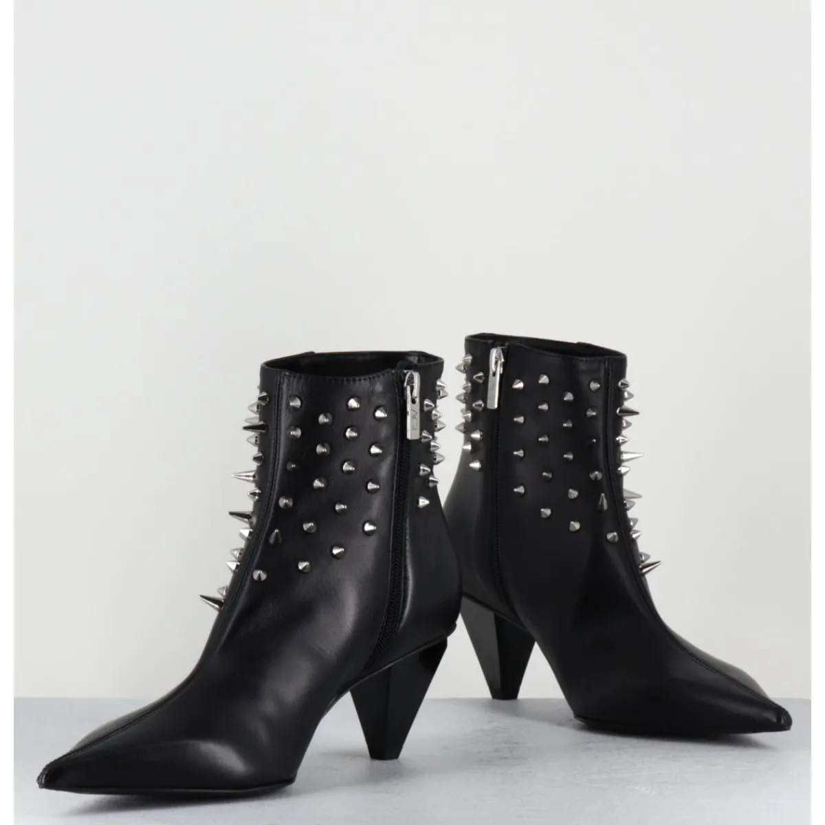 Outlet AGL Boots bout pointu en cuir à clous - KNIFE STUDS NERO NOIR
