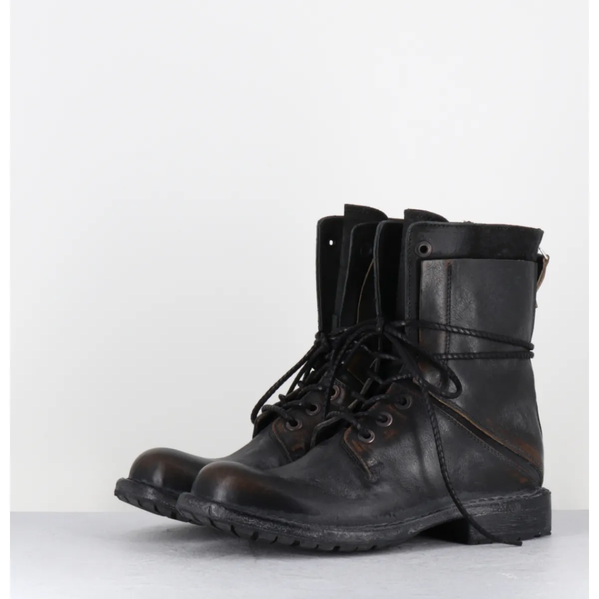 Online MOMA Boots rangers à lacets en cuir brossé - 77406 CUSNA NERO NOIR