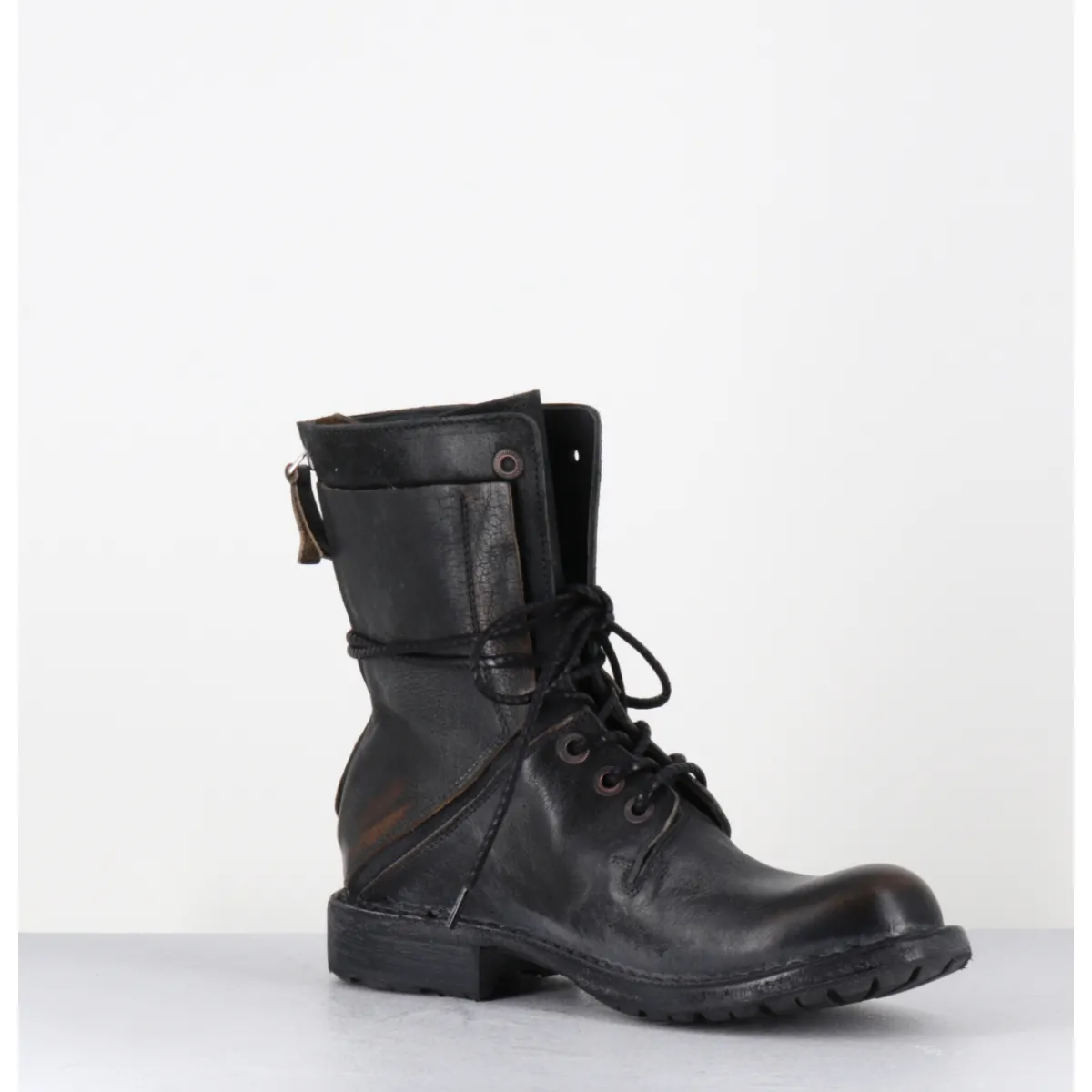 Online MOMA Boots rangers à lacets en cuir brossé - 77406 CUSNA NERO NOIR