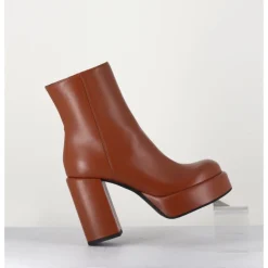 New GARRICE LAB Boots 70s en cuir marron - AIKO NAPPA LUGGAGE