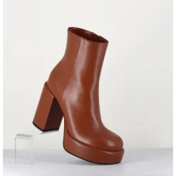 New GARRICE LAB Boots 70s en cuir marron - AIKO NAPPA LUGGAGE