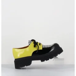 CHIE MIHARA Derbies semelle épaisse en cuir vernis noir & jaune - QUAMBA SUCRE NEGRO