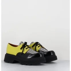CHIE MIHARA Derbies semelle épaisse en cuir vernis noir & jaune - QUAMBA SUCRE NEGRO