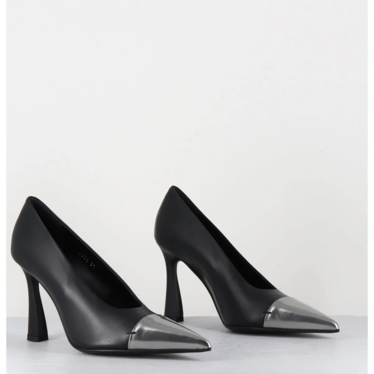 Hot PREMIATA Escarpins bout pointu en cuir & argent - M6835 GARDA NERO NOIR