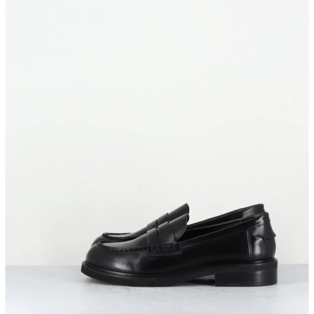 Online GARRICE LAB Mocassins plats à bout rond en cuir glacé - CHINO ABRASIVATO NERO NOIR