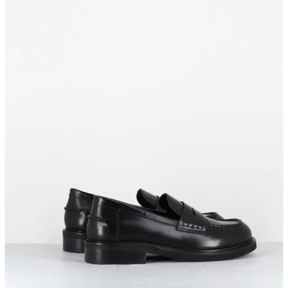 Online GARRICE LAB Mocassins plats à bout rond en cuir glacé - CHINO ABRASIVATO NERO NOIR