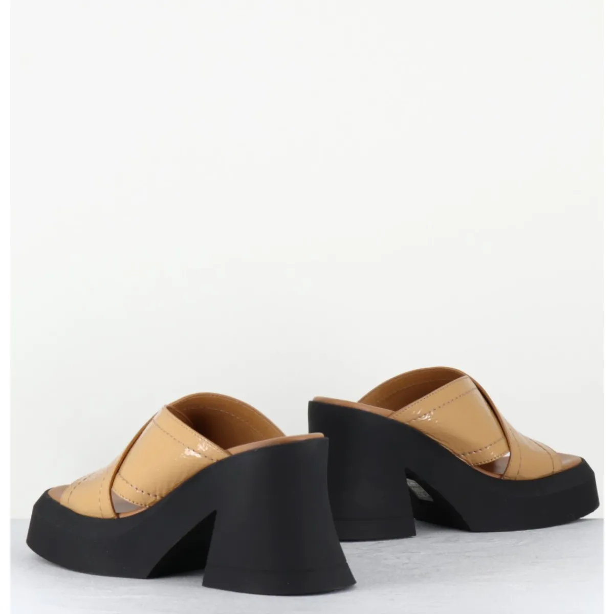 Best E8 BY MIISTA Mules à plateforme en cuir vernis - RAISSA MULES BEIGE