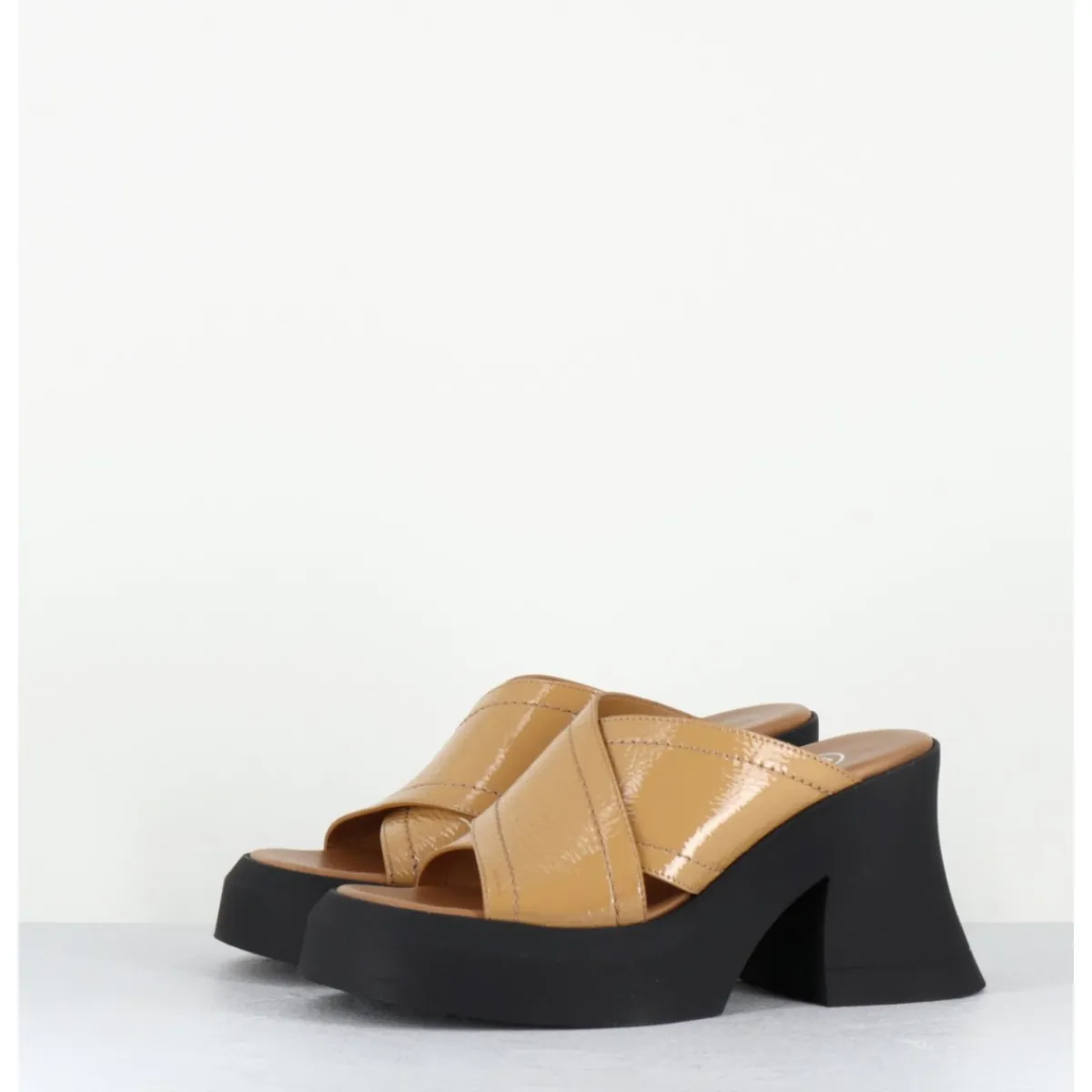 Best E8 BY MIISTA Mules à plateforme en cuir vernis - RAISSA MULES BEIGE