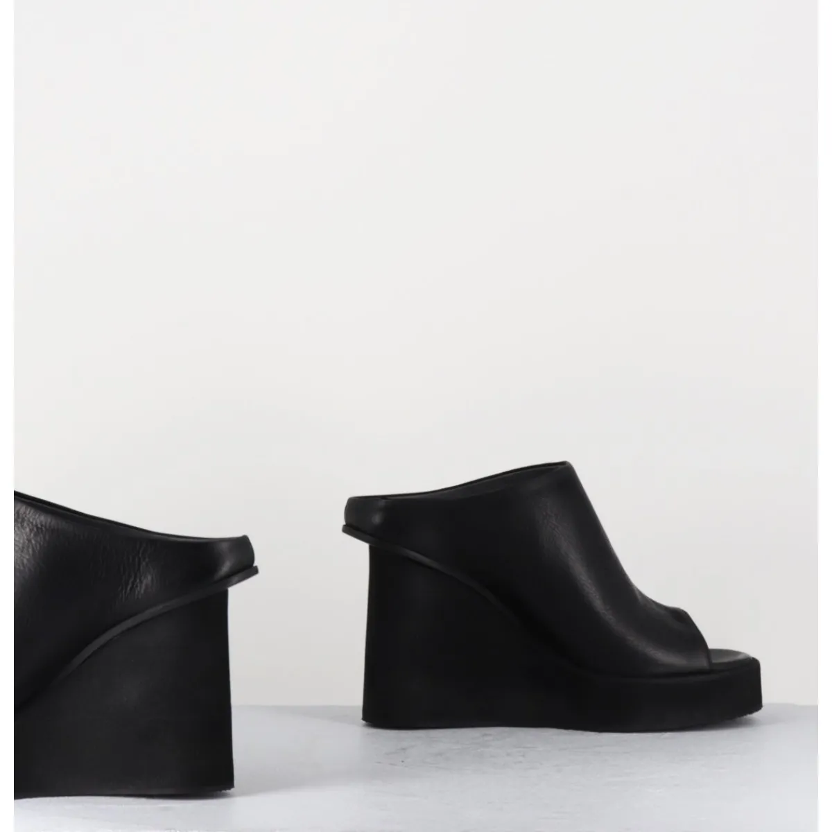 Sale SORT AARHUS Mules compensées déstructuré en cuir - 3781 GAS NERO NOIR