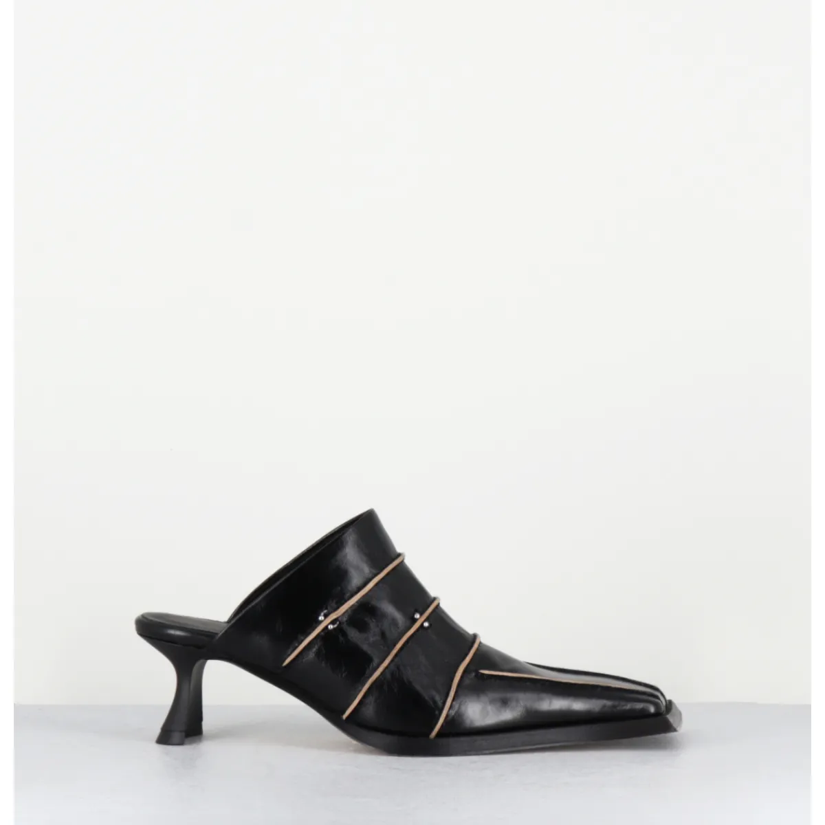 Sale MIISTA Mules cuir & piercings bout carré petit talon - TATTI BLACK MULES NOIR