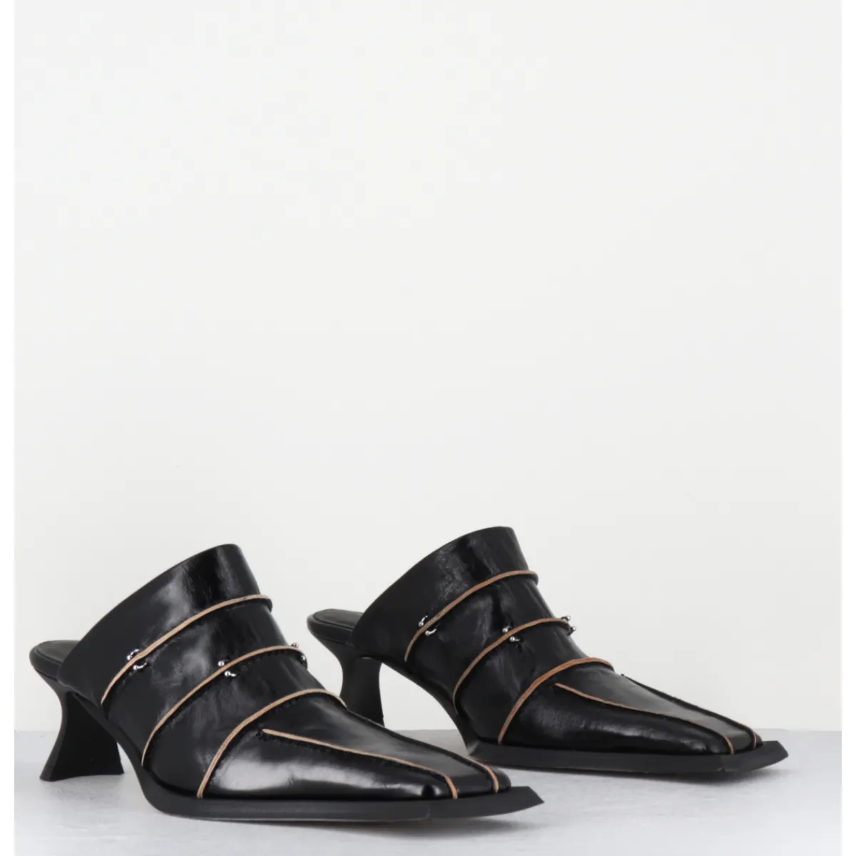 Sale MIISTA Mules cuir & piercings bout carré petit talon - TATTI BLACK MULES NOIR