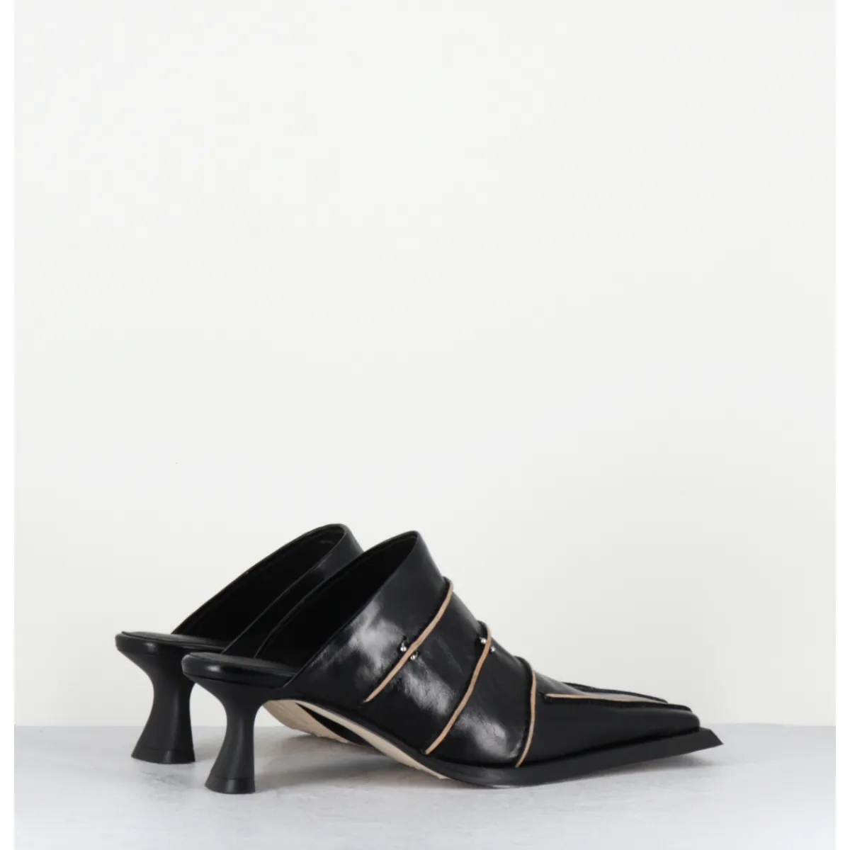 Sale MIISTA Mules cuir & piercings bout carré petit talon - TATTI BLACK MULES NOIR