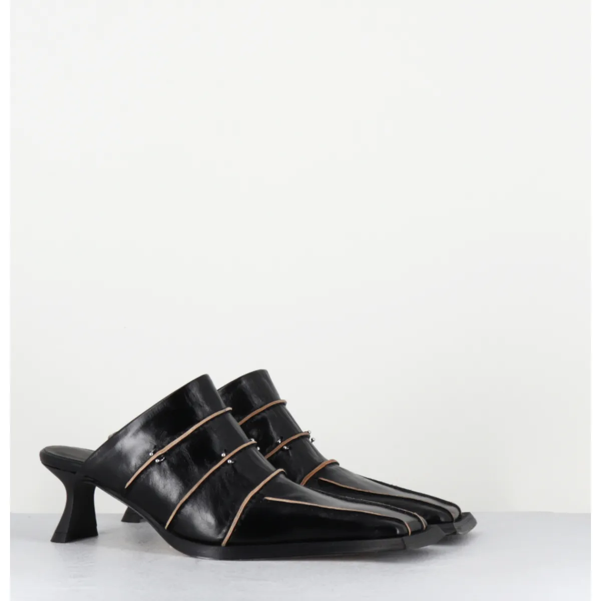Sale MIISTA Mules cuir & piercings bout carré petit talon - TATTI BLACK MULES NOIR