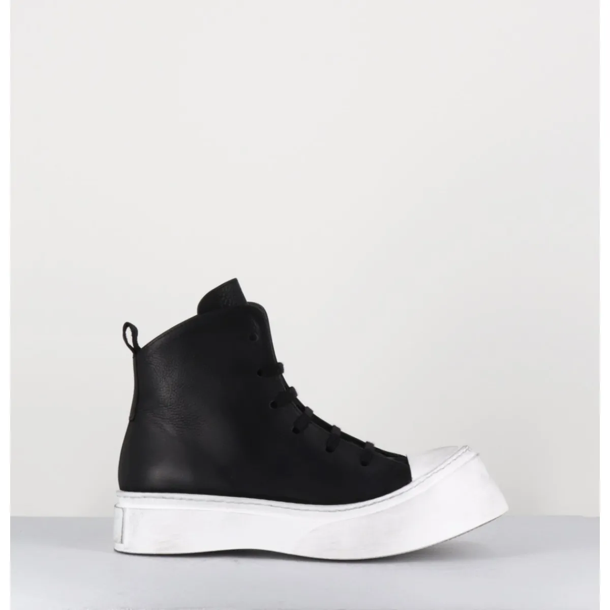 Best LOFINA Sneakers en cuir huilé & semelle blanc déstructurée - 3543 GAS NERO NOIR