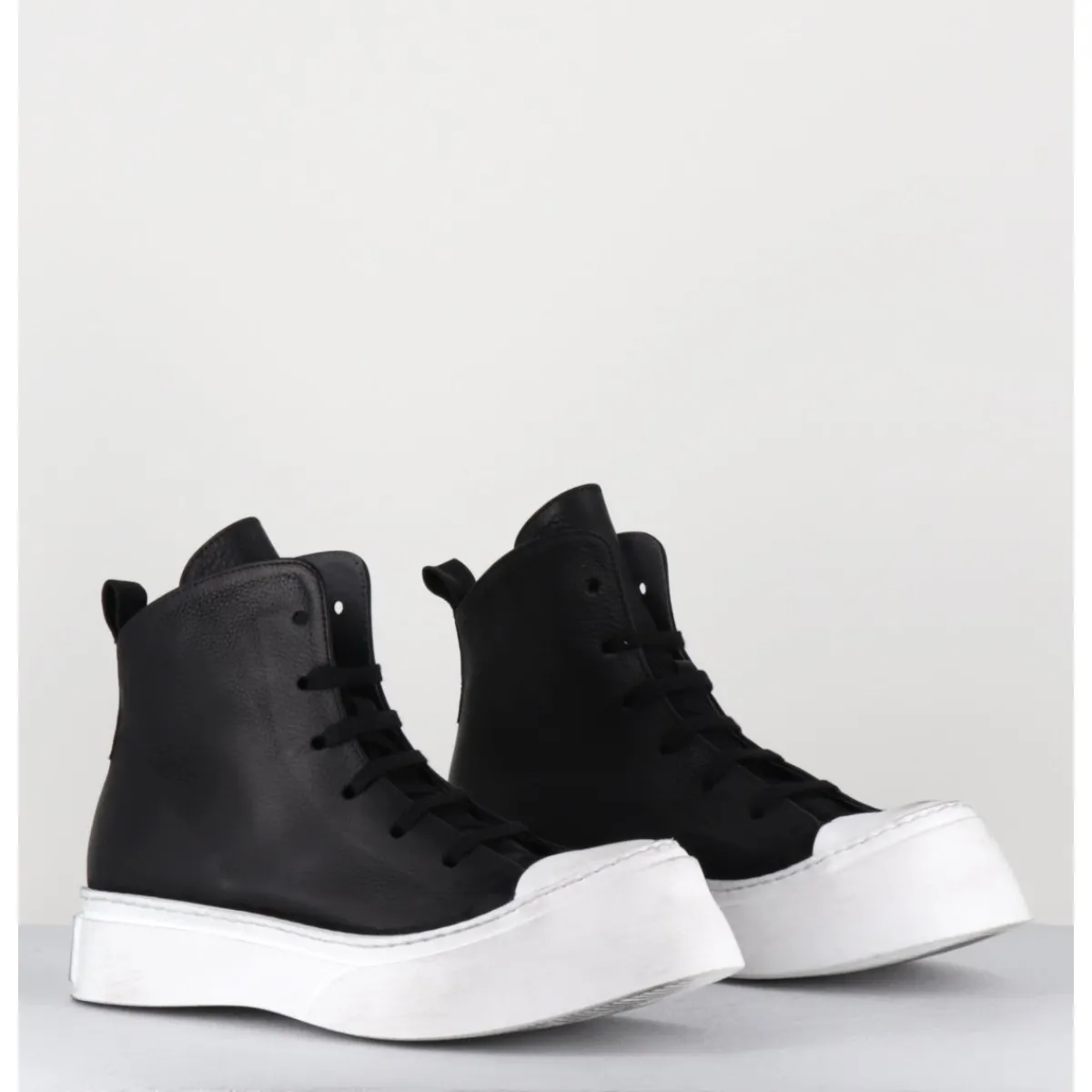 Best LOFINA Sneakers en cuir huilé & semelle blanc déstructurée - 3543 GAS NERO NOIR