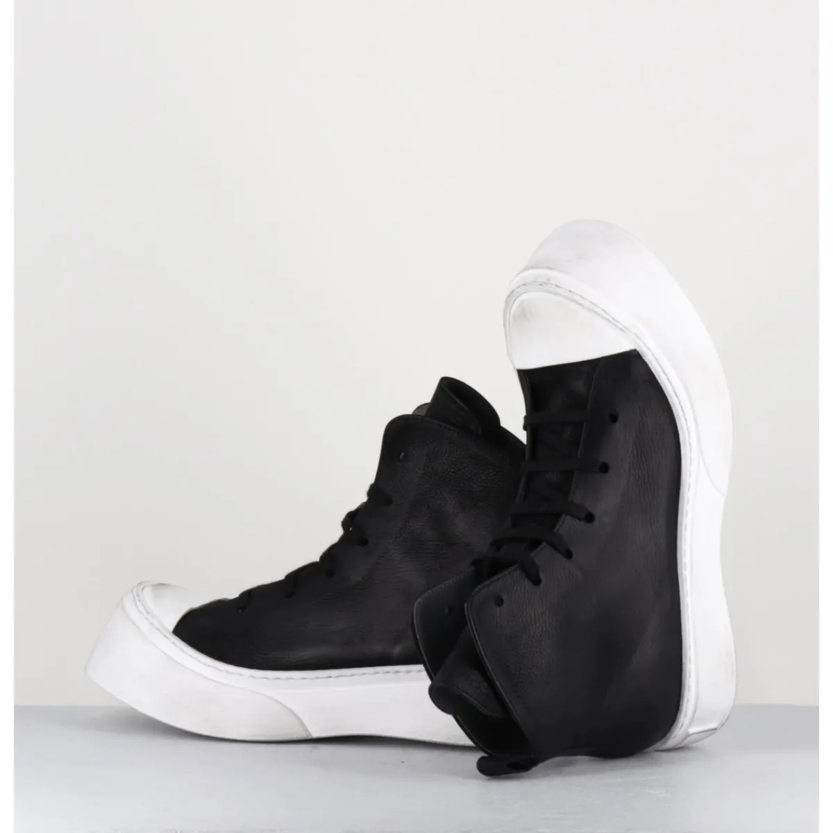 Best LOFINA Sneakers en cuir huilé & semelle blanc déstructurée - 3543 GAS NERO NOIR