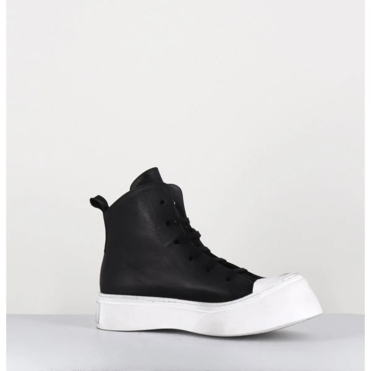 Best LOFINA Sneakers en cuir huilé & semelle blanc déstructurée - 3543 GAS NERO NOIR