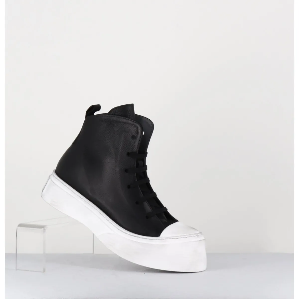 Best LOFINA Sneakers en cuir huilé & semelle blanc déstructurée - 3543 GAS NERO NOIR