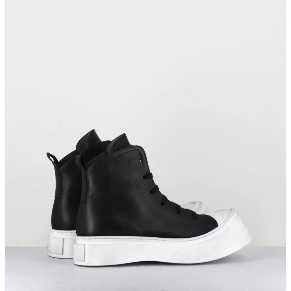 Best LOFINA Sneakers en cuir huilé & semelle blanc déstructurée - 3543 GAS NERO NOIR