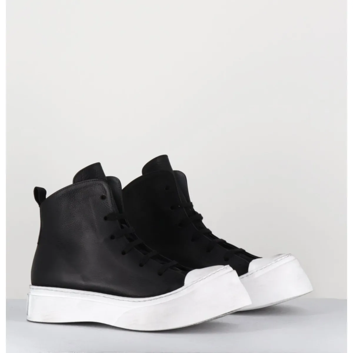 Best LOFINA Sneakers en cuir huilé & semelle blanc déstructurée - 3543 GAS NERO NOIR