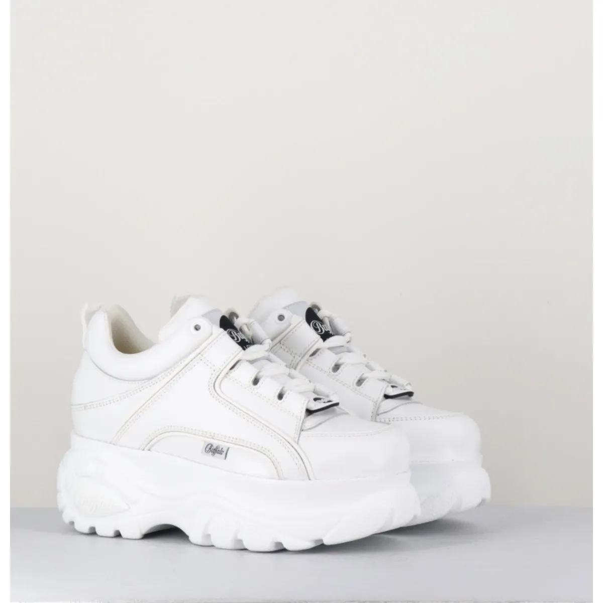 Hot BUFFALO LONDON Sneakers en cuir lisse à plateforme Buffalo Original - 1339 WHITE BLANC