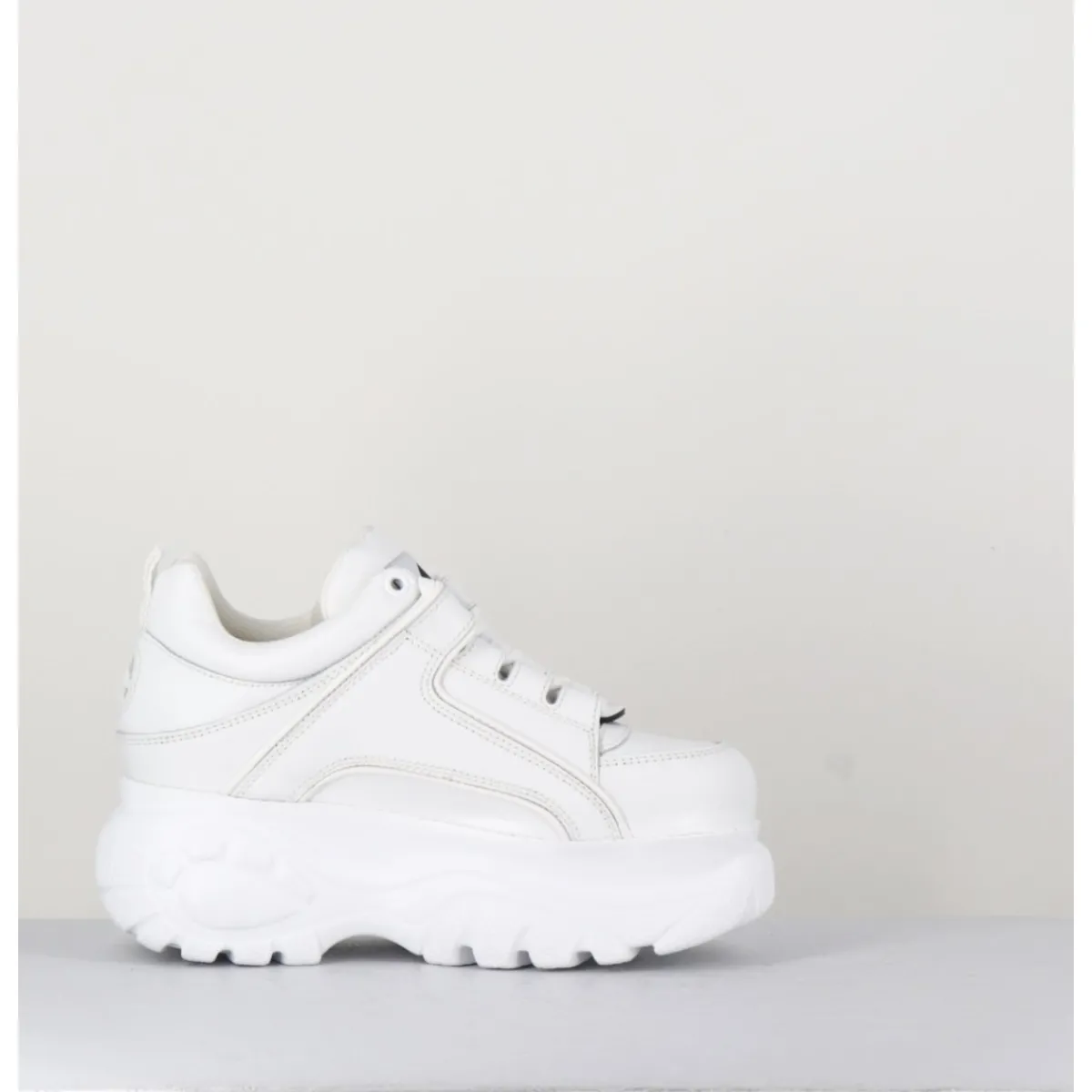 Hot BUFFALO LONDON Sneakers en cuir lisse à plateforme Buffalo Original - 1339 WHITE BLANC